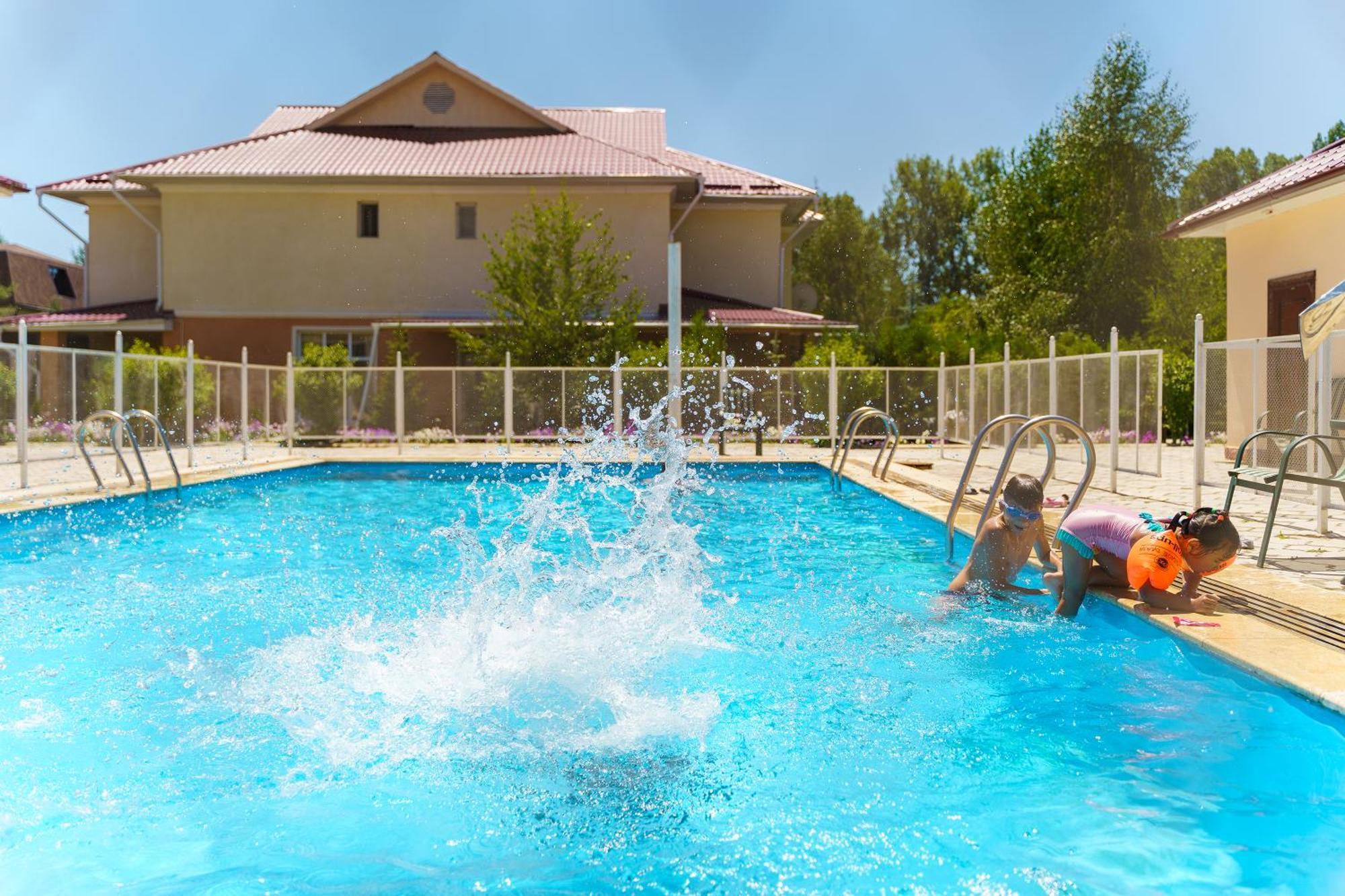 Talisman Village Hotel Bosteri Buitenkant foto