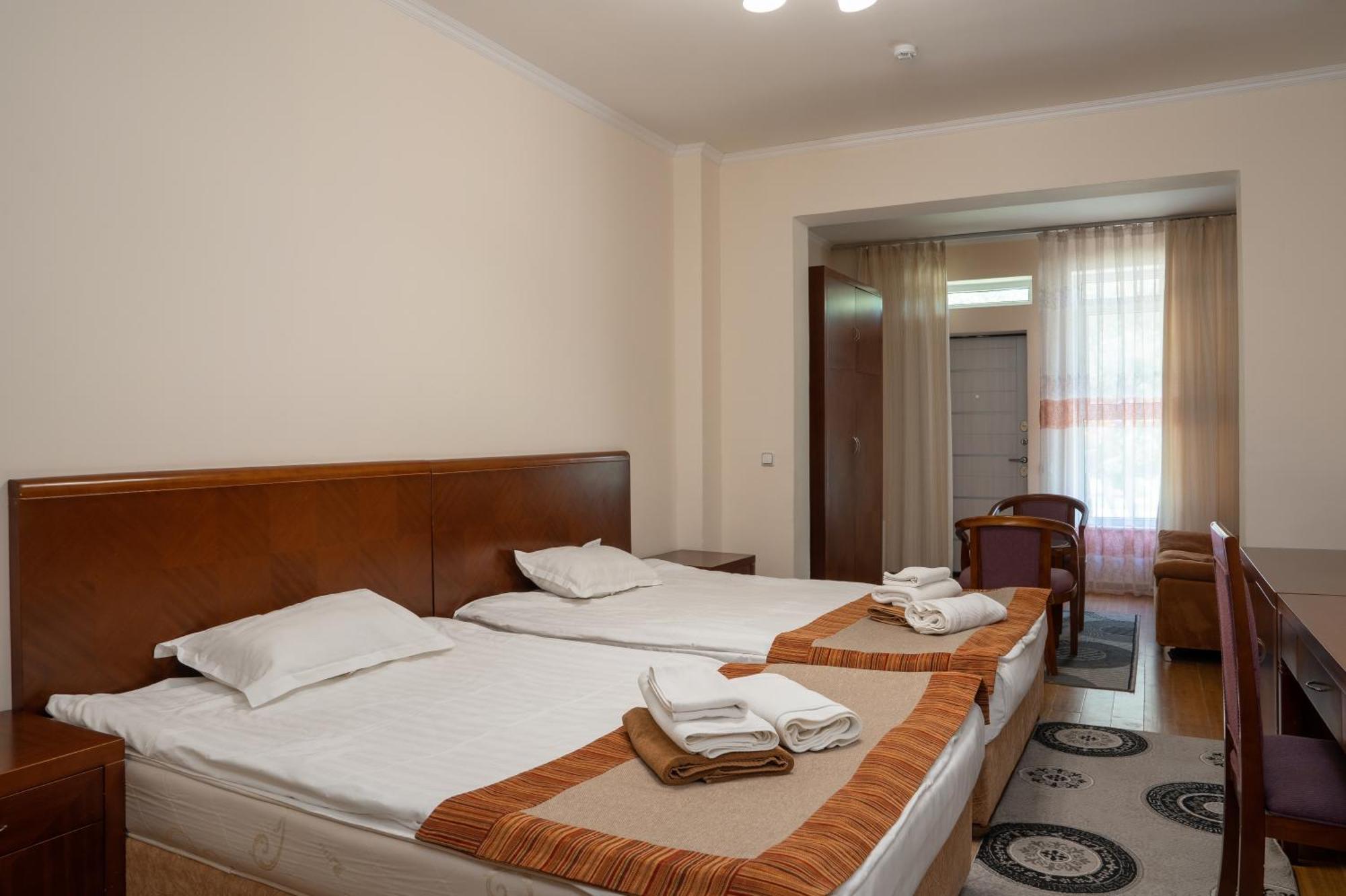 Talisman Village Hotel Bosteri Buitenkant foto