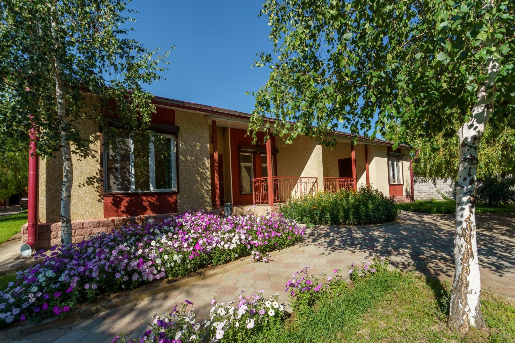 Talisman Village Hotel Bosteri Buitenkant foto