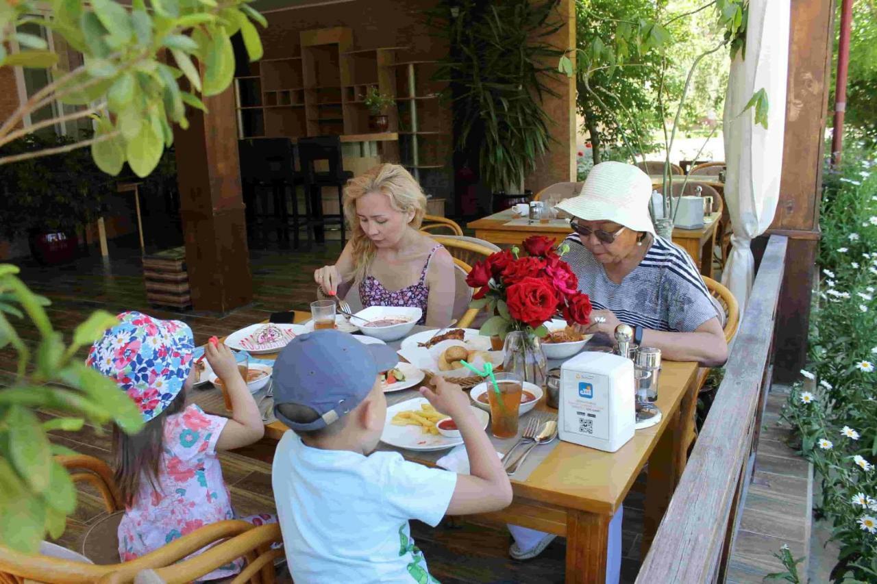 Talisman Village Hotel Bosteri Buitenkant foto